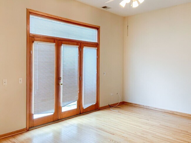 Photo - 2529 N Southport Ave Unit 4