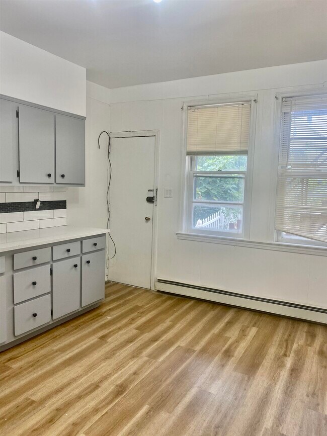 Photo - 122 W 20th St