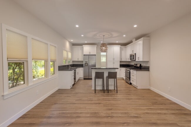 Photo - 605 W Ojai Ave