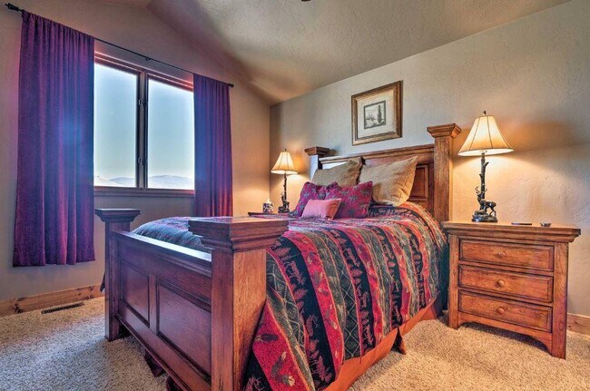 Photo - 400 Paintbrush Ter