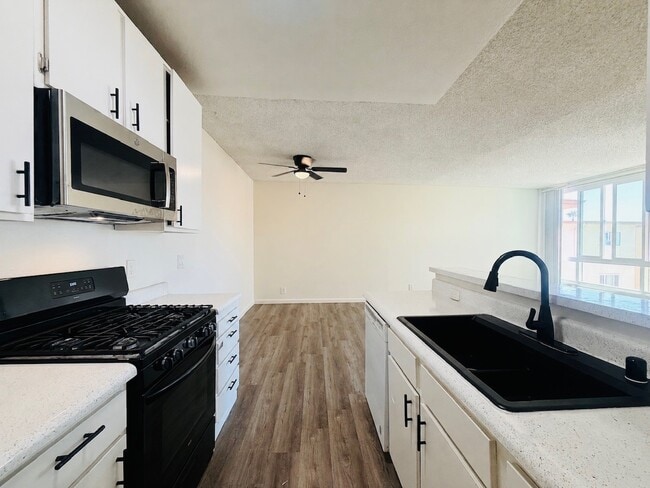 Photo - Western Serrano Ave Apartments