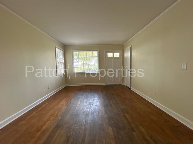 Photo - Corner of Plowden & South Kilbourne