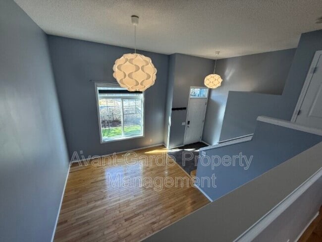 Photo - 8304-8311 11 Ave SW