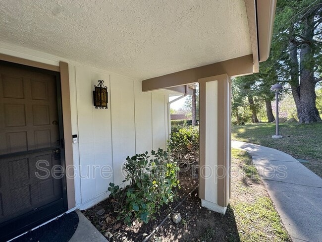 Photo - 10020 Larwin Ave