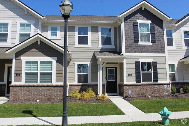 Building Photo - Maintenace Free Living at this 3 BR Condo ...