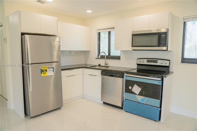 Photo - 615 NE 26th St Unit 2