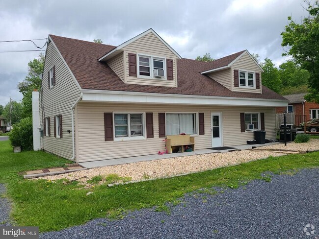 Building Photo - 65 E Hanover St Rental