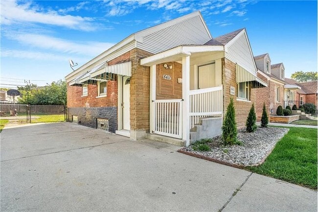 Photo - 6411 S Leclaire Ave