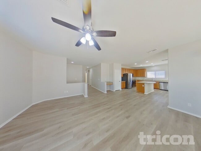 Photo - 40086 W Bonneau St