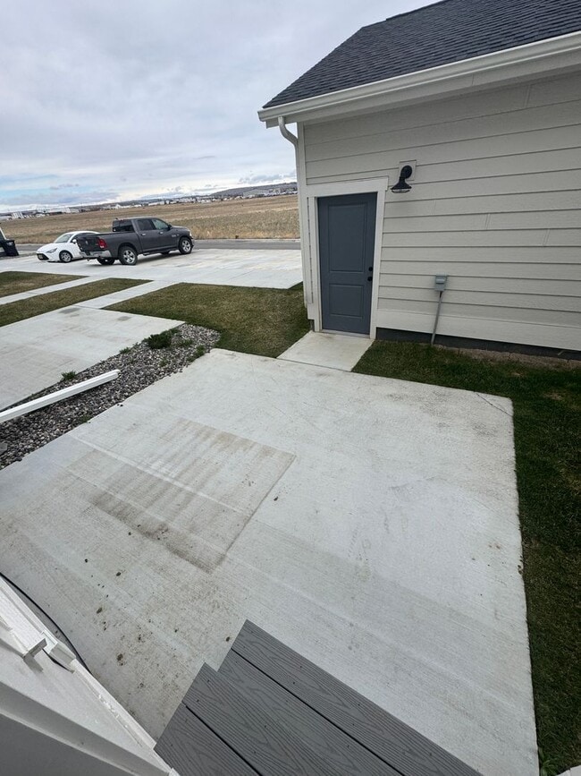 Photo - Bright & Modern Annafeld Townhome Living