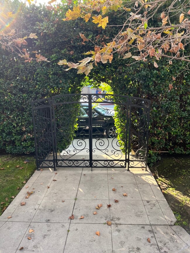 Photo - 504 N Heliotrope Dr Unidad 504 N heliotrope