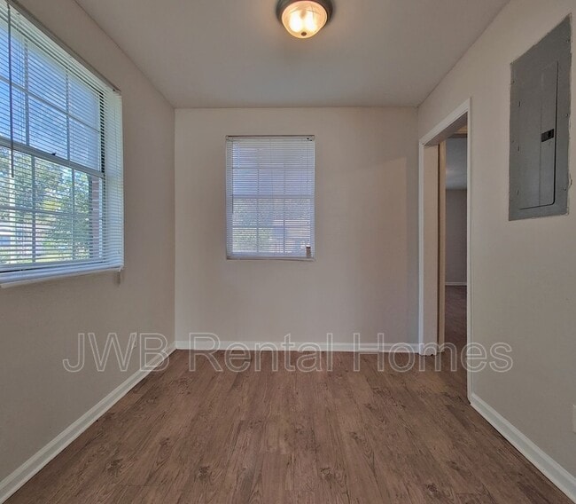 Photo - 3383 Sunnybrook Ave N