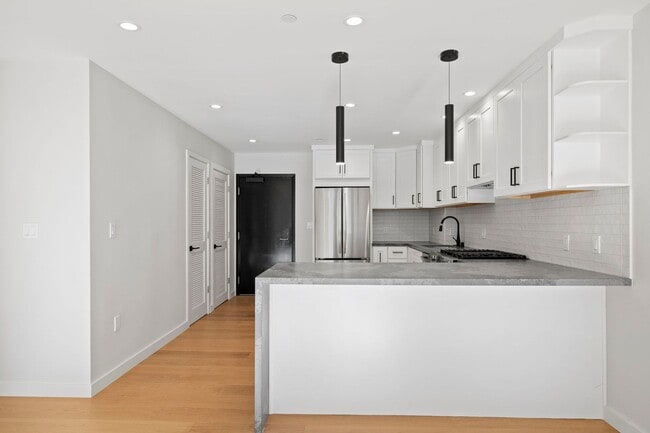 Building Photo - 693 Sutter St Unit 6