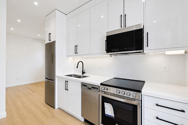 Photo - 159 Locksley Av