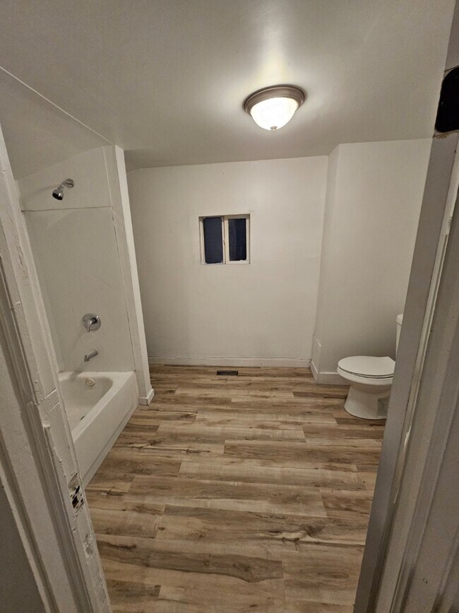 Photo - 1206 W 25th St