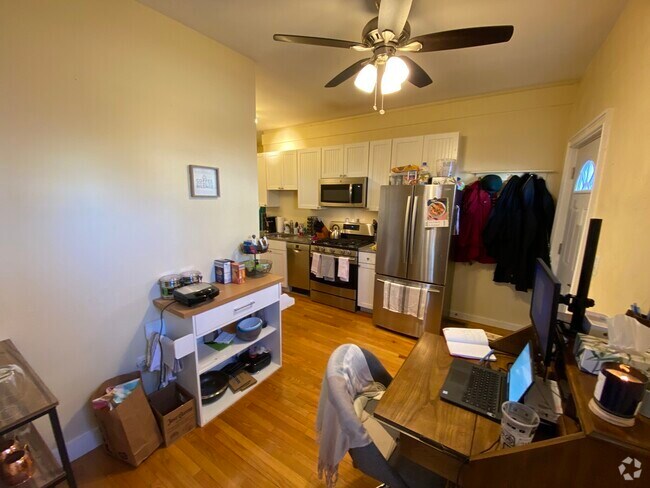 Building Photo - 39 Cross St Rental