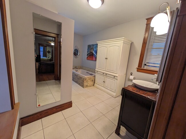 2027 S 11th St Unit Soulard Star Suite