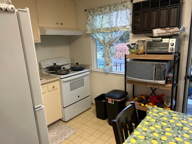 Photo - 1220 Detroit Ave Unit 3