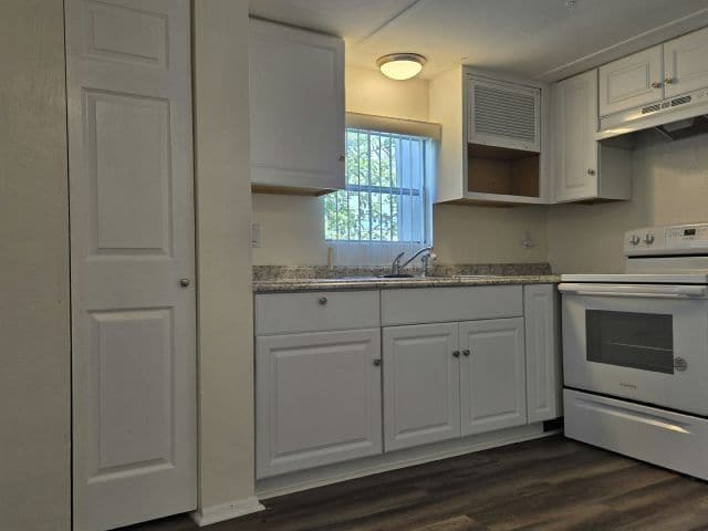 Photo - 106 49th Ave W