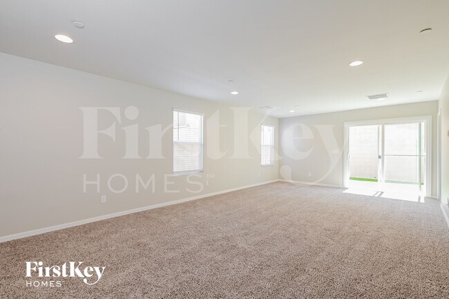 Photo - 838 N Water St