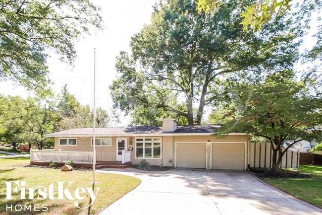 Photo - 2305 NE 61st St