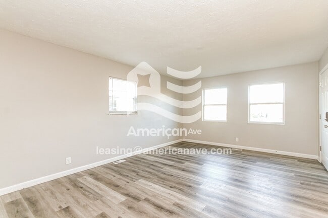 Photo - 2932 Lasalle St