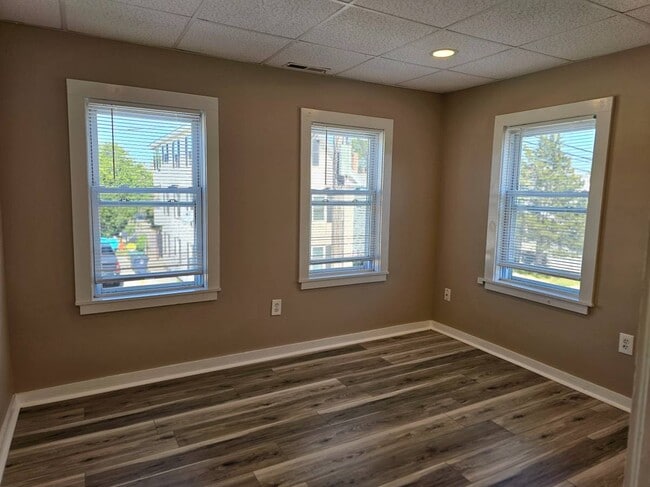 Very bright & sunny living room - 15 Brook St Unit 15.5  Brook St Nashua