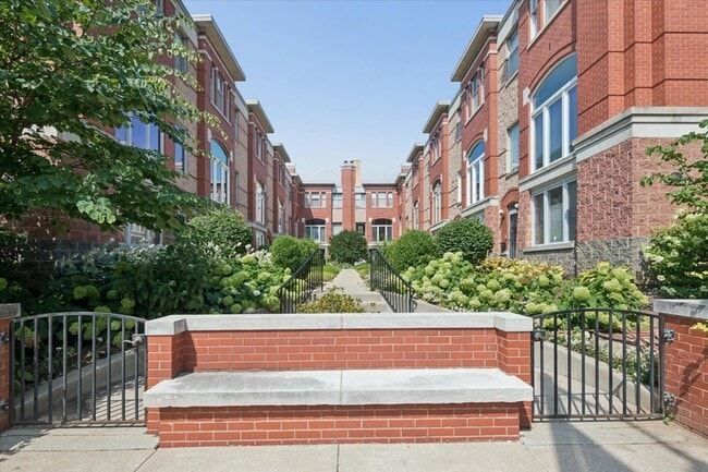 Building Photo - 235 S Marion St