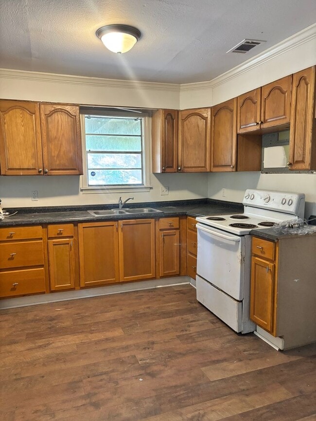 Photo - 410 Oneida Ave