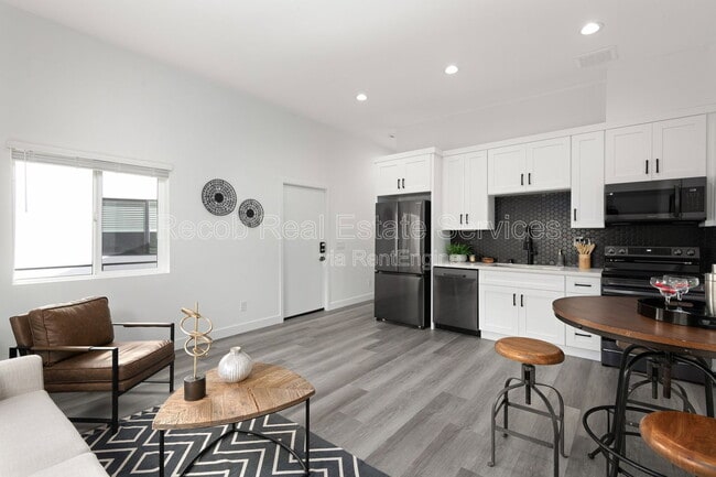 Building Photo - 1710 Hanford Dr Unit 1708 1