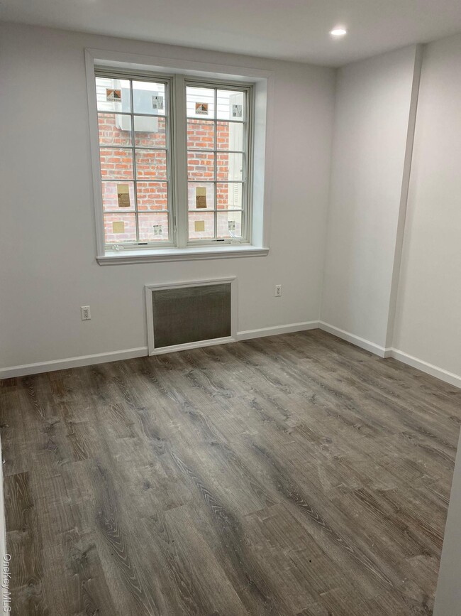 Photo - 201-5 17th Ave