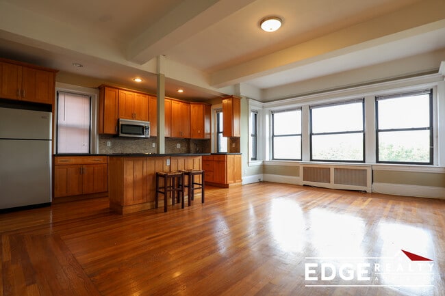 Building Photo - 79 Carlton St Unit 1