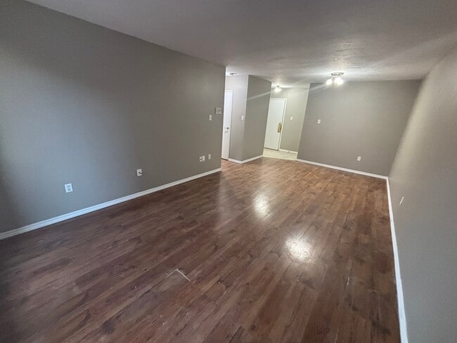 Photo - 225-225 Old Carriage Dr Unit 203