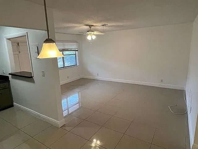 Building Photo - 1549 NE 26th Dr Rental