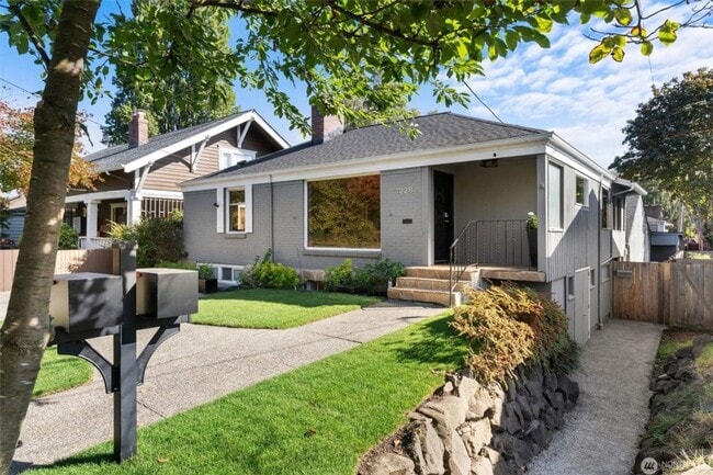 Building Photo - Classic Charm Meets Modern Comfort in the Heart of Magnolia