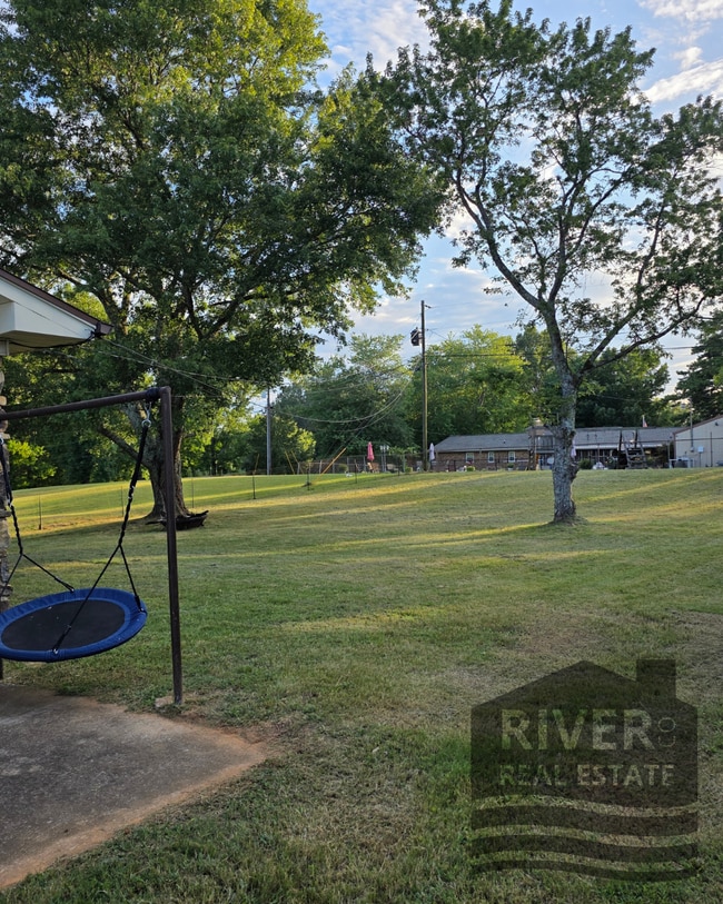 Photo - 1233 Ridge Dr