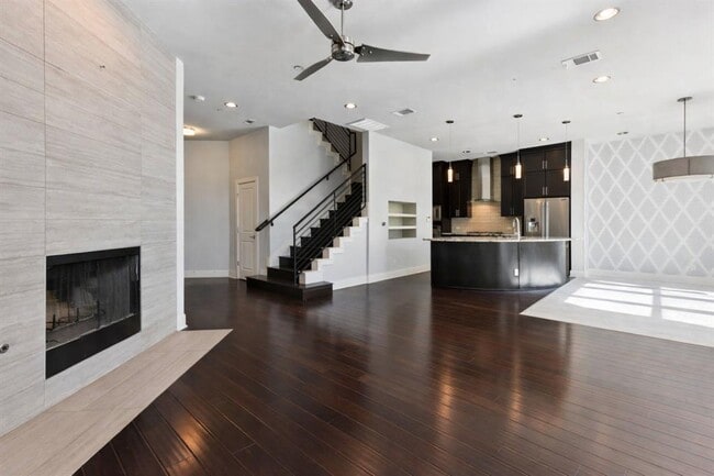 Building Photo - 8110 Ranch Road 2222