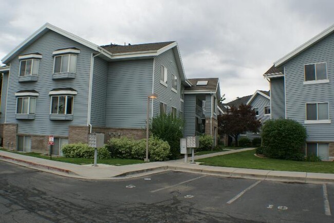 Photo - 1559 N Riverside Ave #10 Apartments