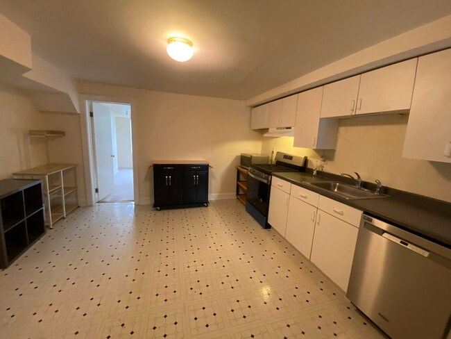 Building Photo - 229 S Ann St Unit 2 Rental