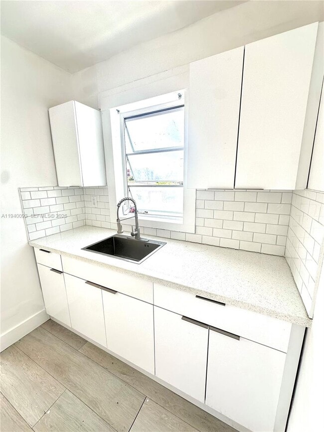 Photo - 967 SW 5th St Unit 14