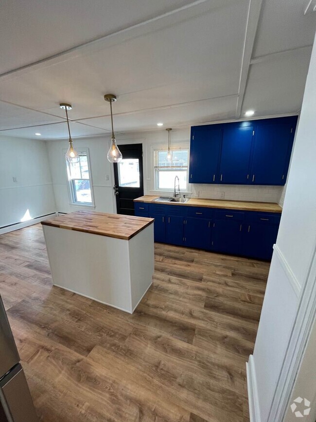 Building Photo - 65 Summer St Unit 3 Rental