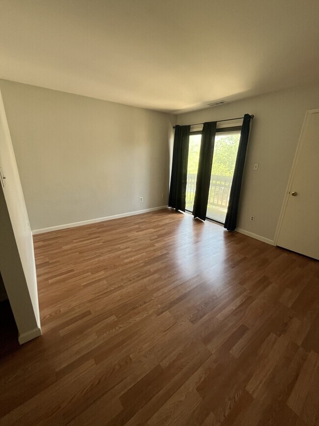 Photo - 207 Newtowne Sq