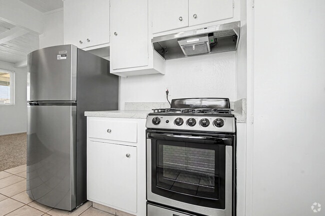 1BR, 1BA - 425SF - Kitchen