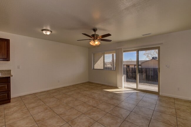 Photo - 3027 N Corrine Dr Unidad 2