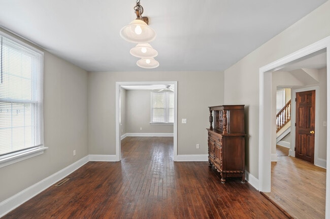 Photo - 107 W High St