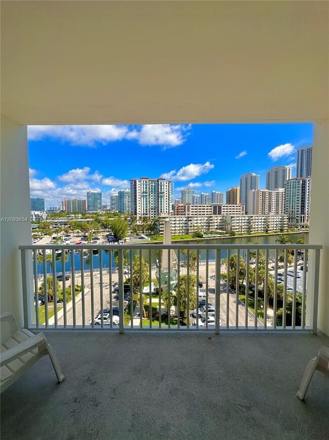 Building Photo - 300 Bayview Dr Unit 701