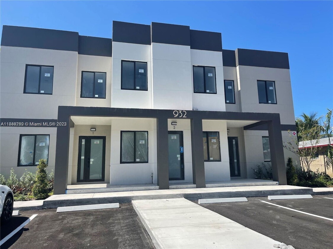 Photo - 932 Southwest 10th Street, Miami, FL 33130 - 3 BR 2 BA Townhouse