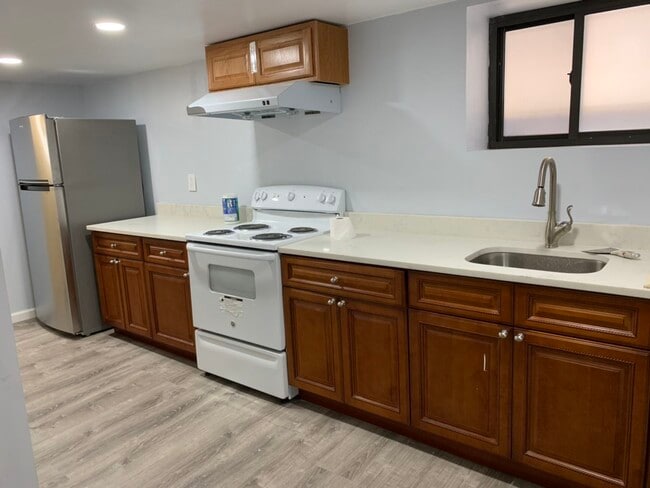 Building Photo - 5632 Beacon St Unit 1