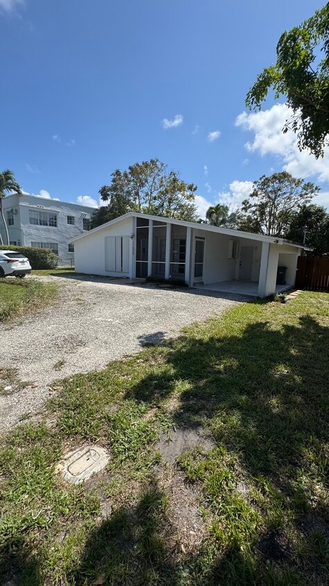 Photo - 11600 NE 6th Ave (Biscayne Park, FL)