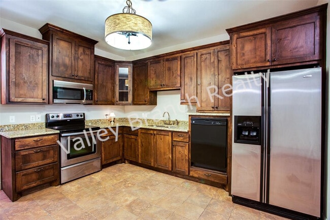 Kitchen - 3256 Karen St